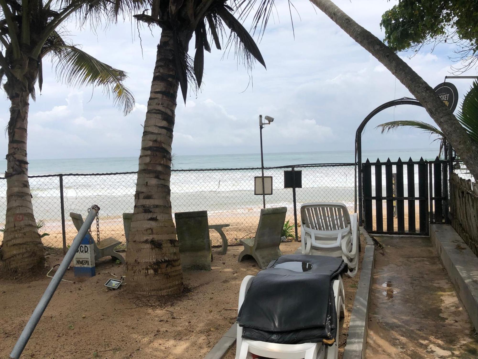 Sira's Chalets Mirissa Bagian luar foto