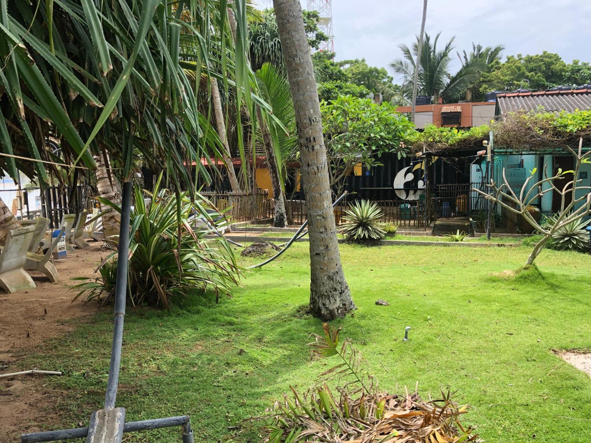 Sira's Chalets Mirissa Bagian luar foto